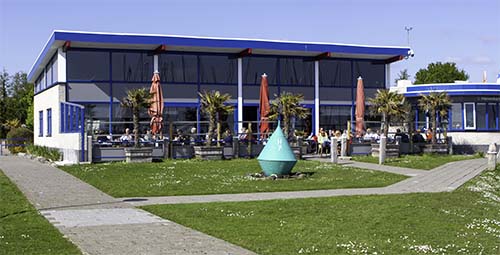 Brasserie Bolbaken aan de haven in Herkingen